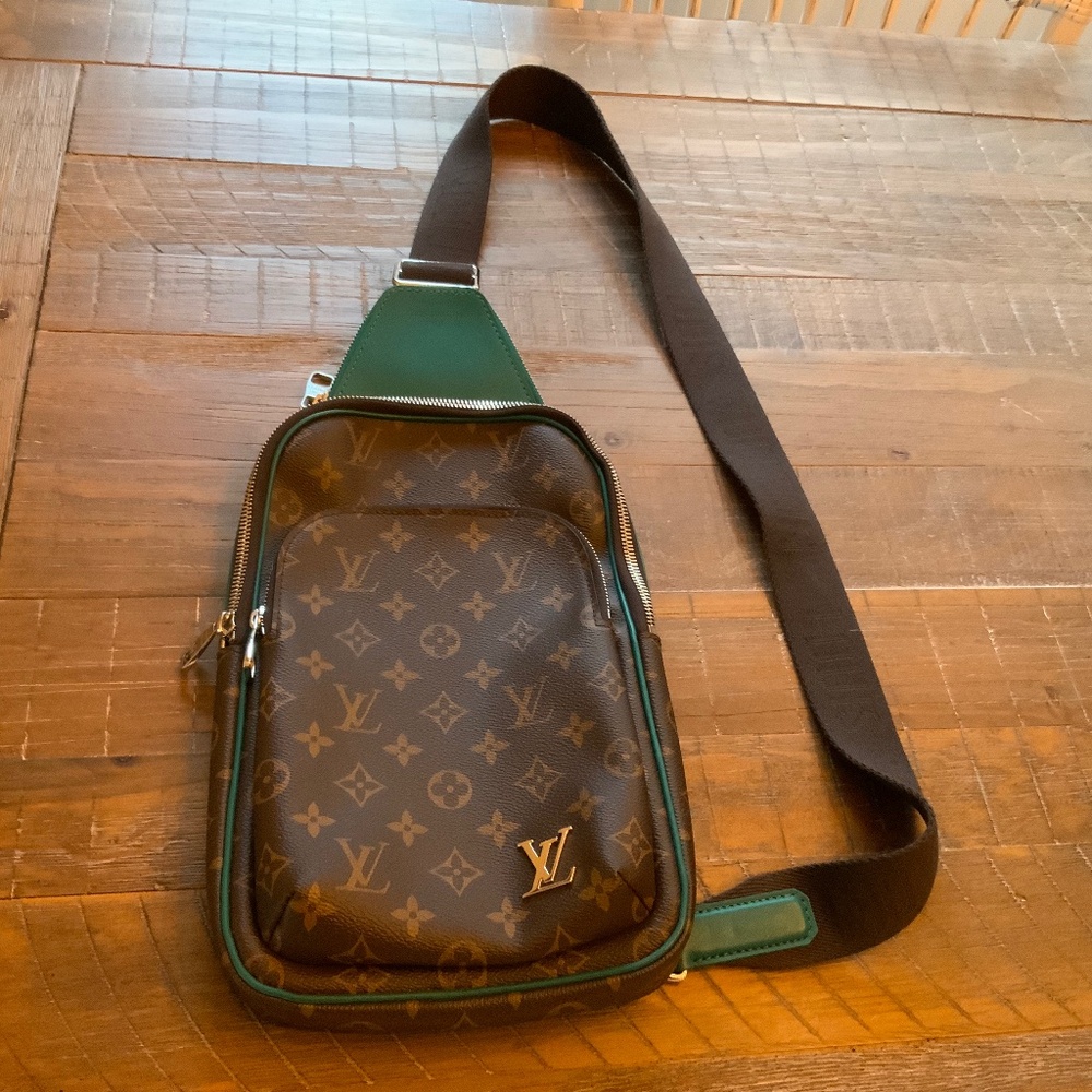 Louis Vuitton (LV) Avenue Slingbag